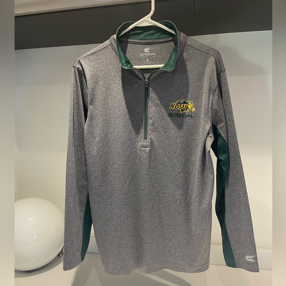 Colleseum Gray QuarterZip Pullover green under sleeves NDSU Bison football sz S